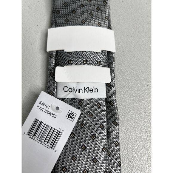 Calvin Klein Gray Geometric Pattern Silk Blend Slim Designer Tie NWT - Picture 5 of 7
